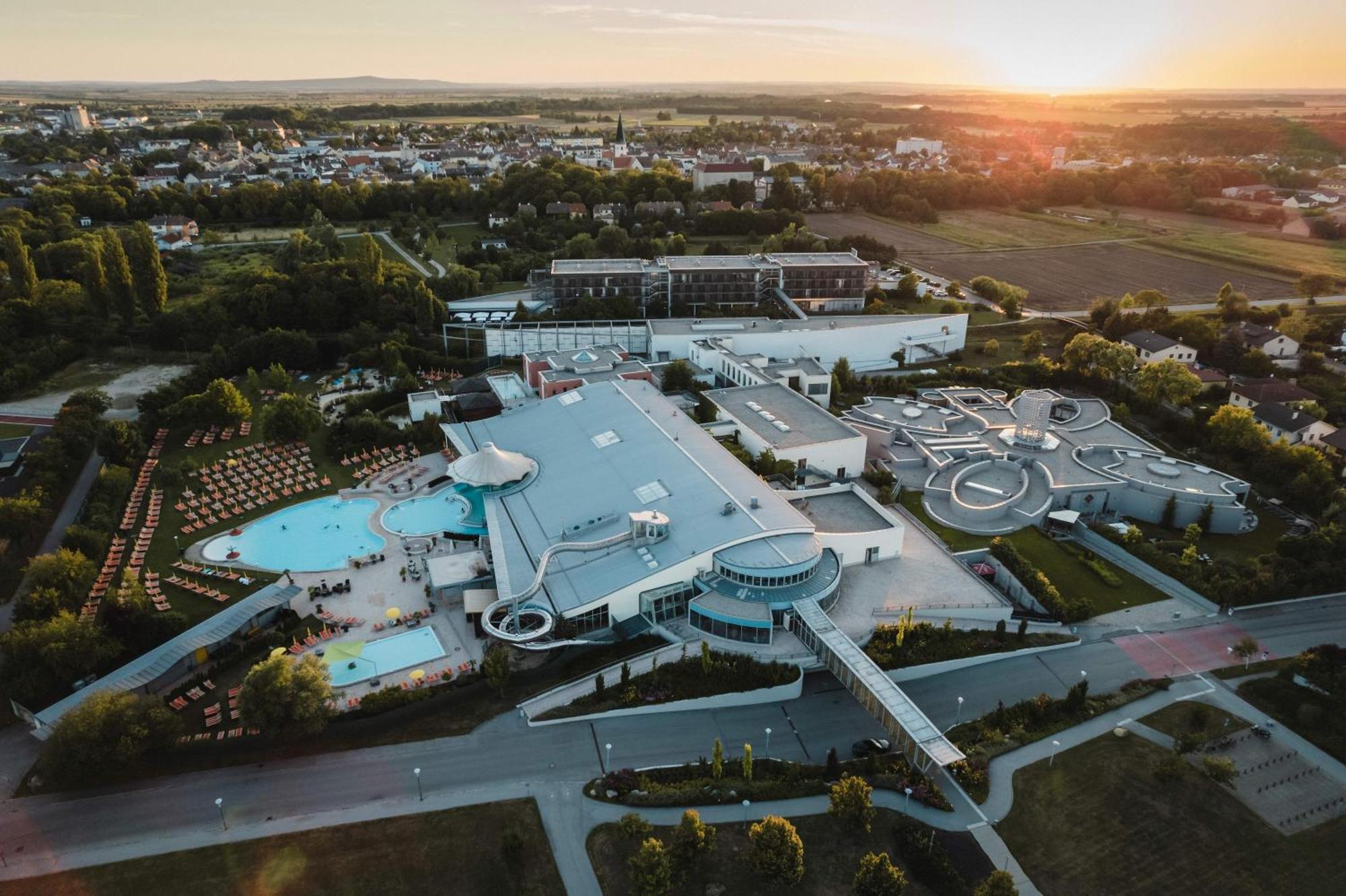 Therme Laa - Hotel & Silent Spa Лаа-ан-дер-Тайя Екстер'єр фото